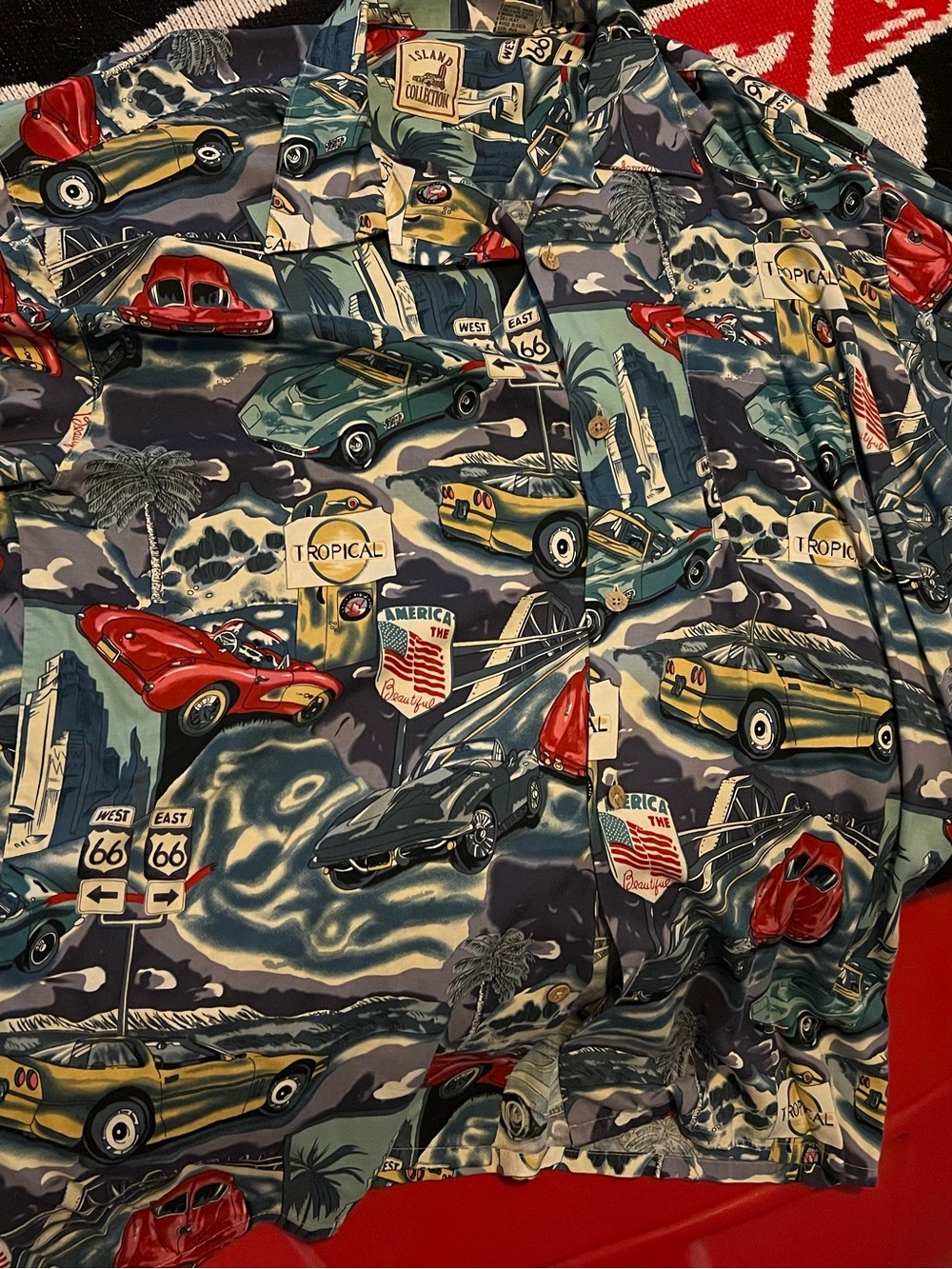 Casual Button-Down Shirt - Navy Blue Vintage Car Print